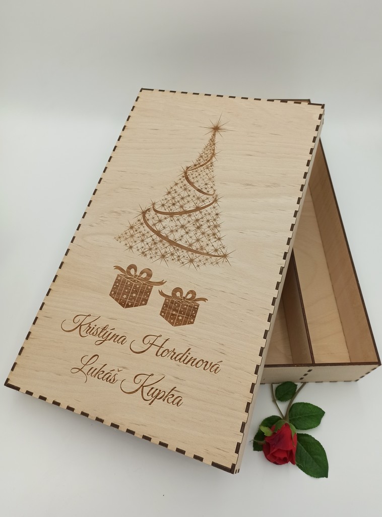 Dřevěná, gravírovaná a vyřezávaná vánoční dárková krabička