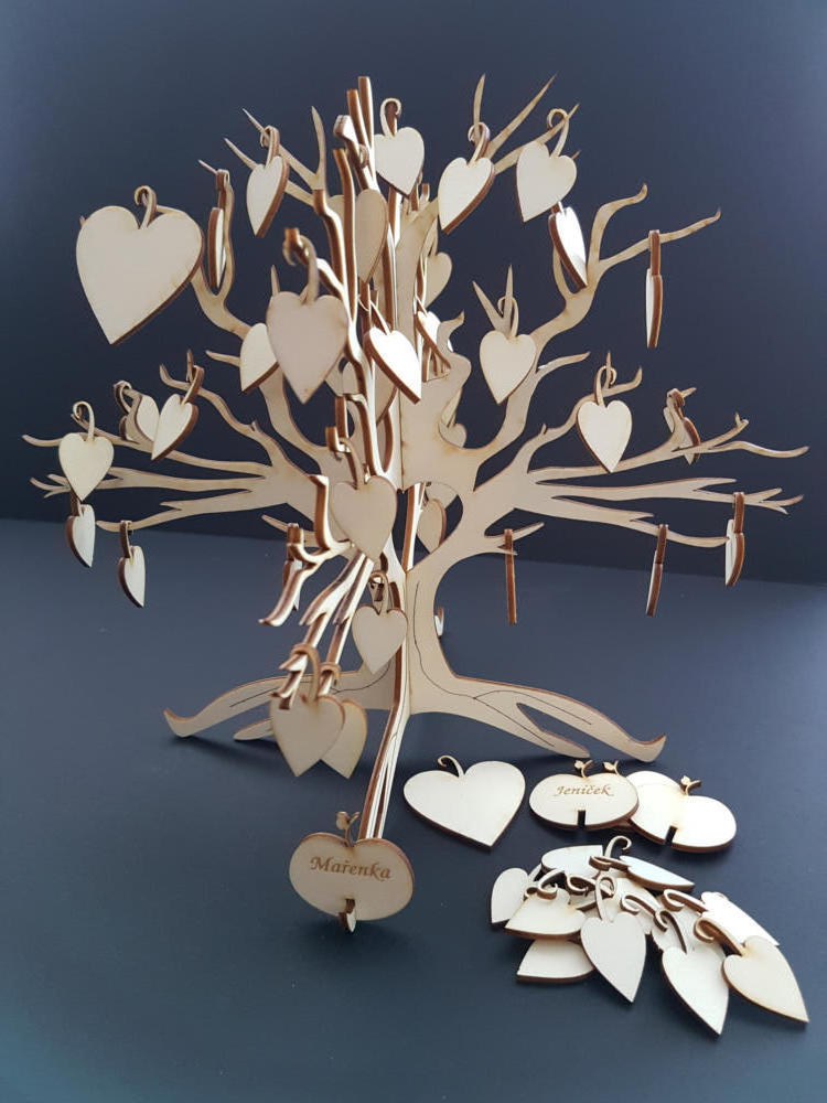 Dřevěný 3D strom lásky