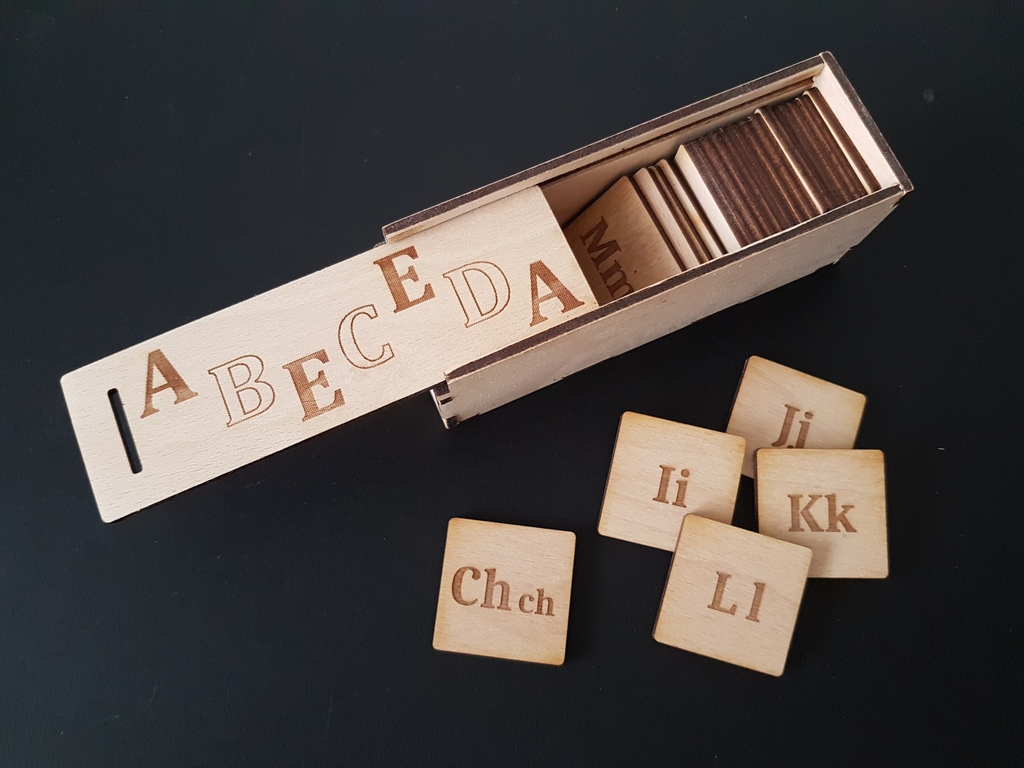 Dřevěná abeceda pro školáky