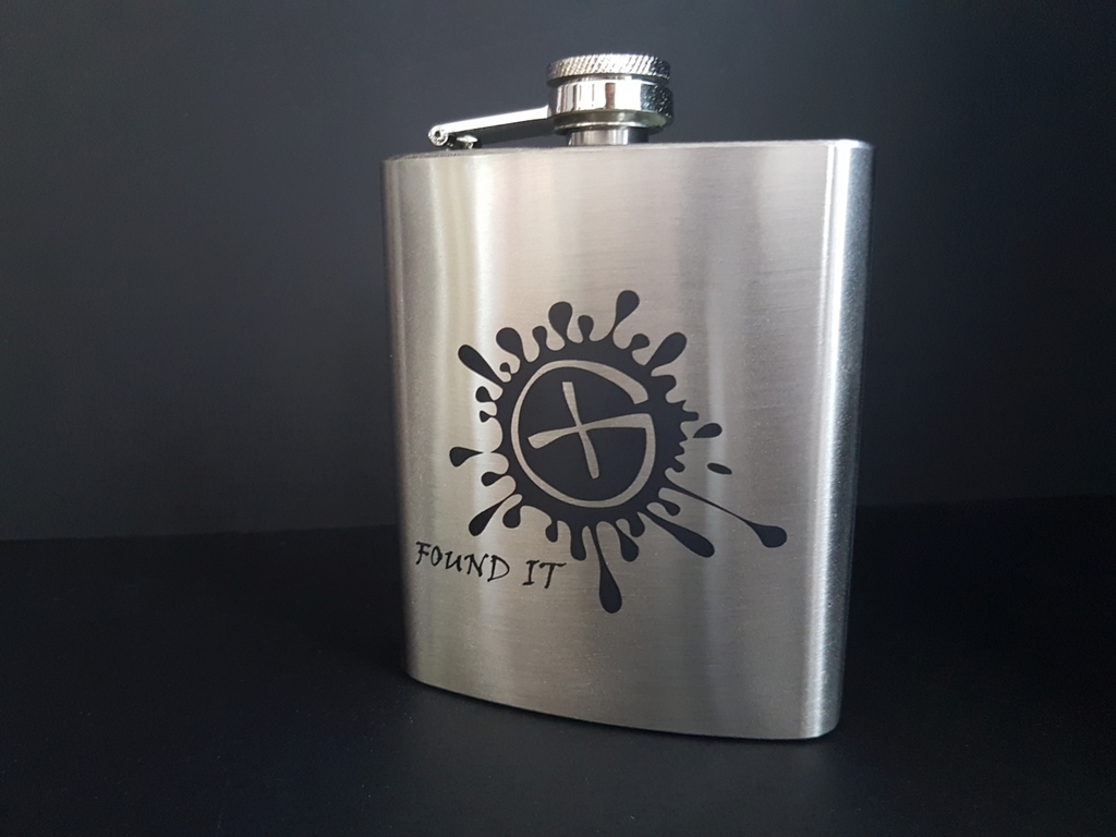 Butilka (placatice) se znakem GC - možnost gravírování i nicků a tr. čísel