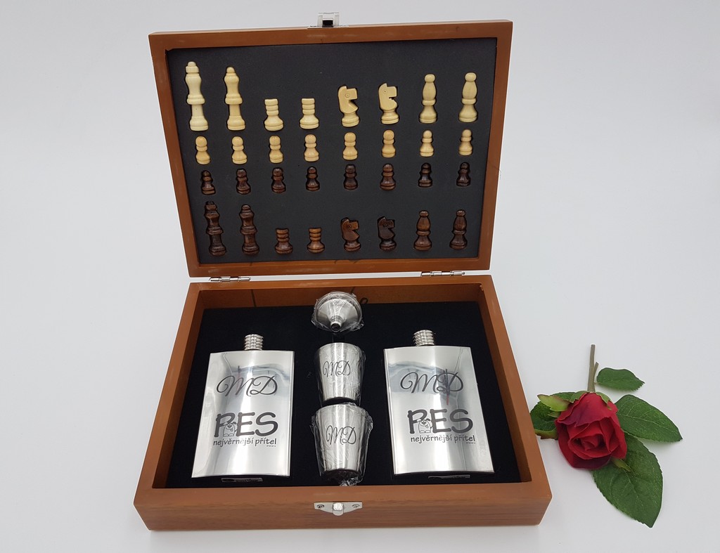 šachový set - gravírovaný