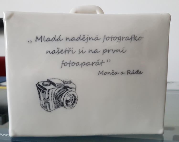 Gravírovaná keramika s následným dobarvením