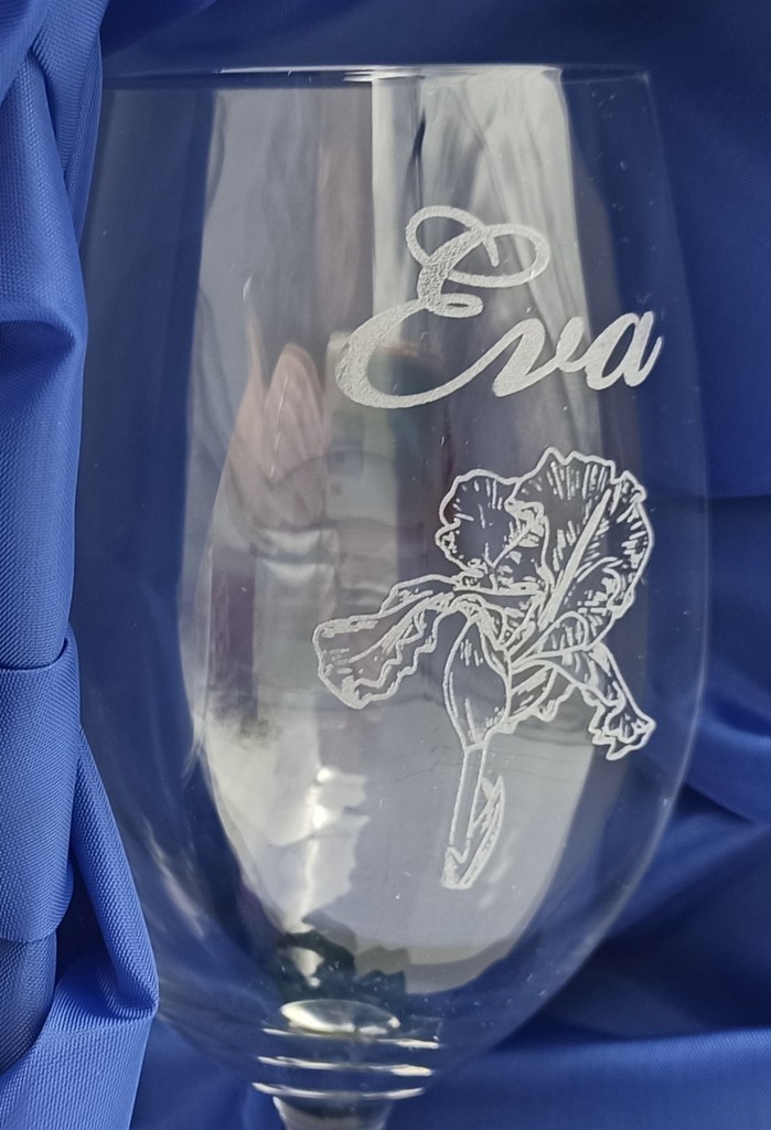Detail jemného gravírování skla