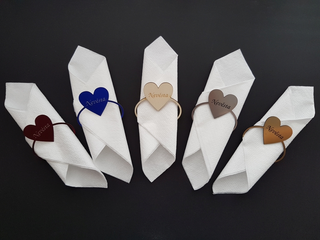 Držáčky na svatební ubrousky (2x alluminiový papír, dřevo, 2x plast)