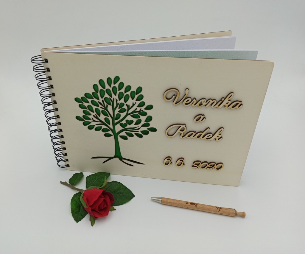 Dřevěné svatební fotoalbum