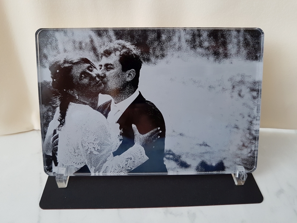 Gravírovaná fotografie do plexiskla-detail