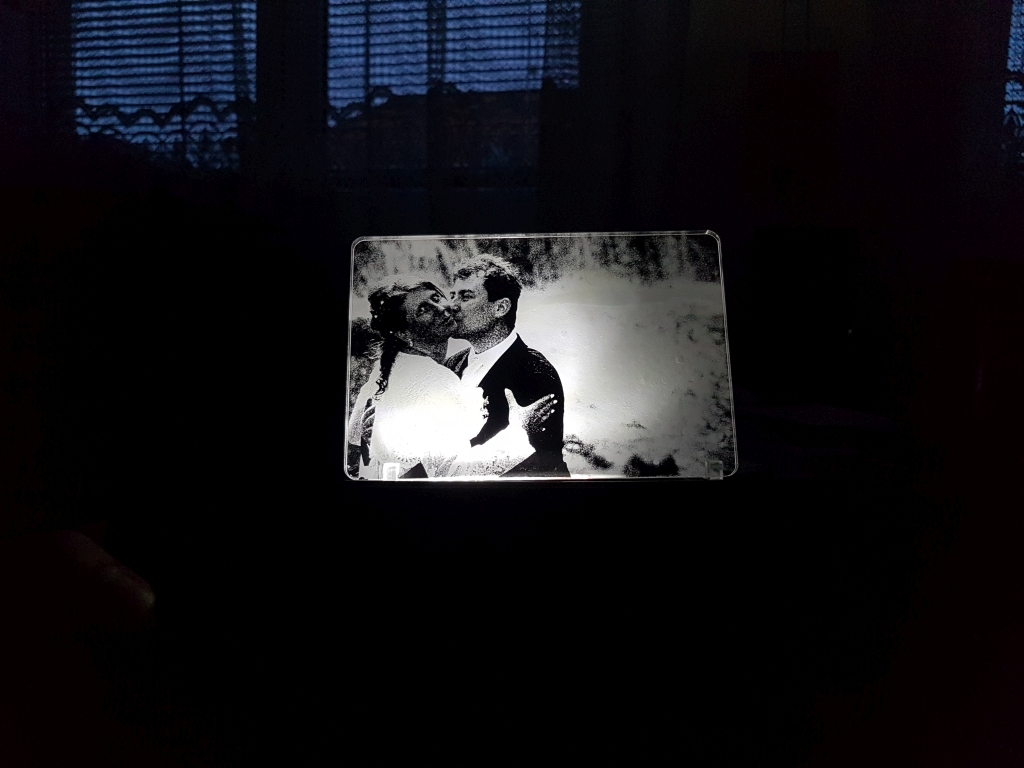 Gravírovaná fotografie do plexiskla-podsvícená