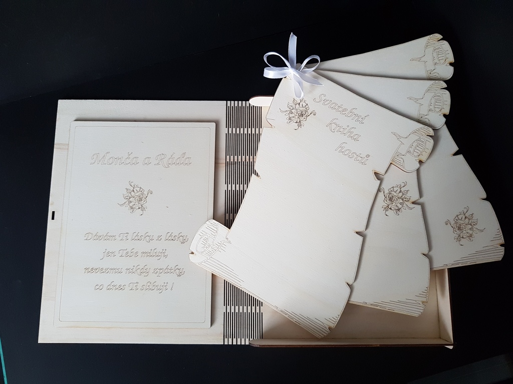 Dřevěná svatební kniha - vnitřní část - gravírované dřevěné pergameny a popis