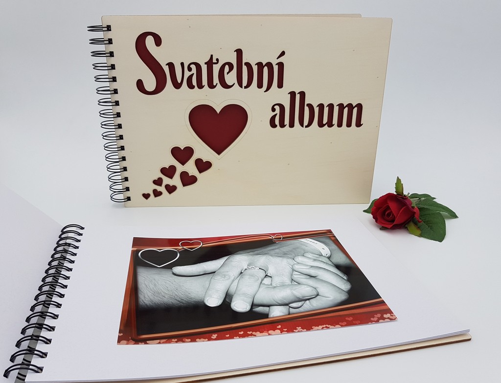 Dřevěné svatební fotoalbum- řezané a gravírované