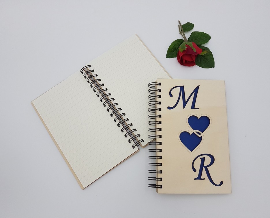 Svatební zápisník s iniciálama