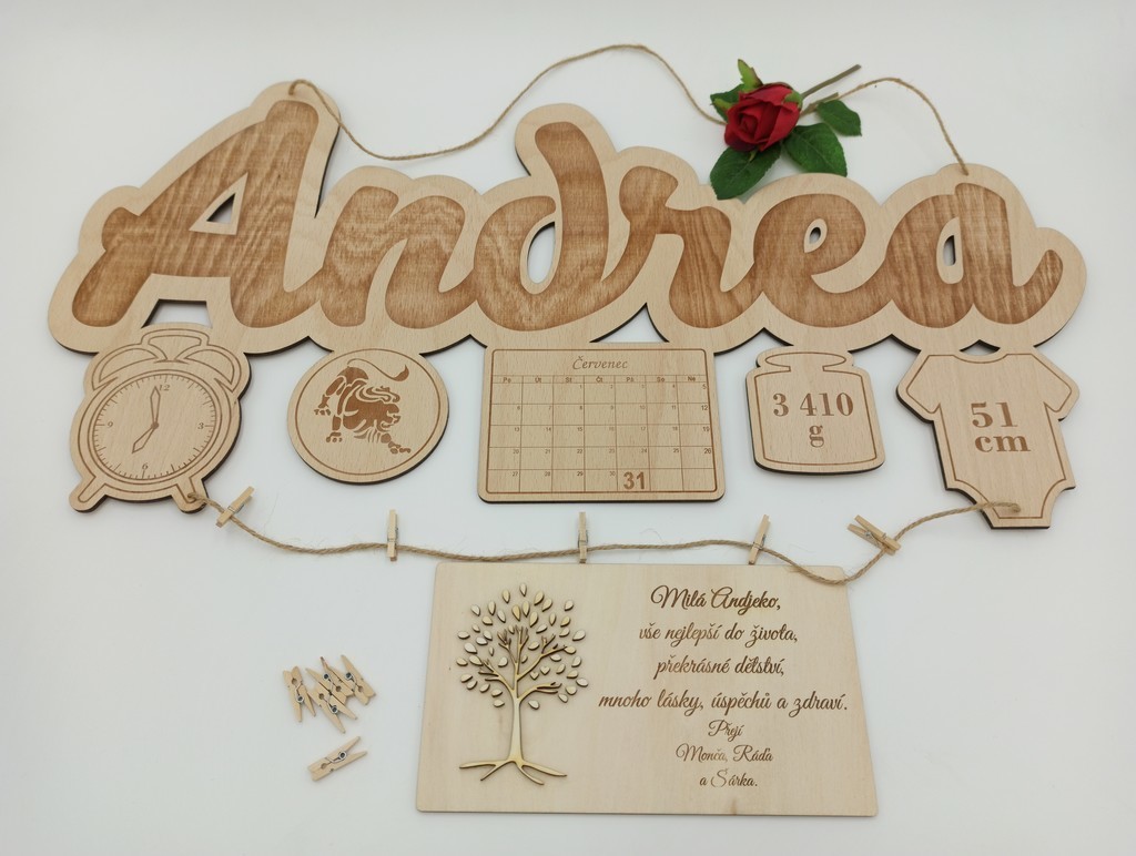 Drevěné jméno pro novorozence