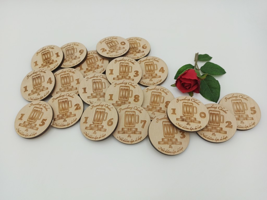 Dřevěné placky na rozlučku se svobodou se spínacím špendlíkem