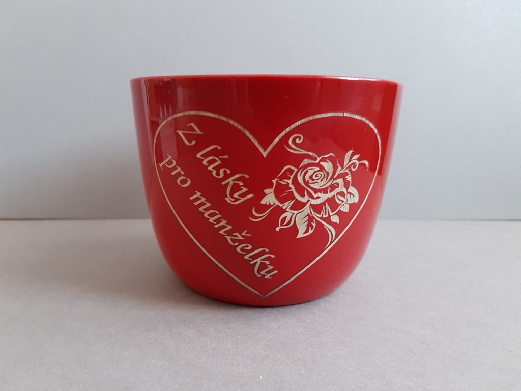 Gravírovaný keramický květináč 