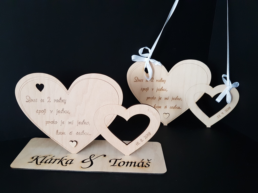 Gravírované a řezané písmo svatebního srdce - možnost postavení i pověšení