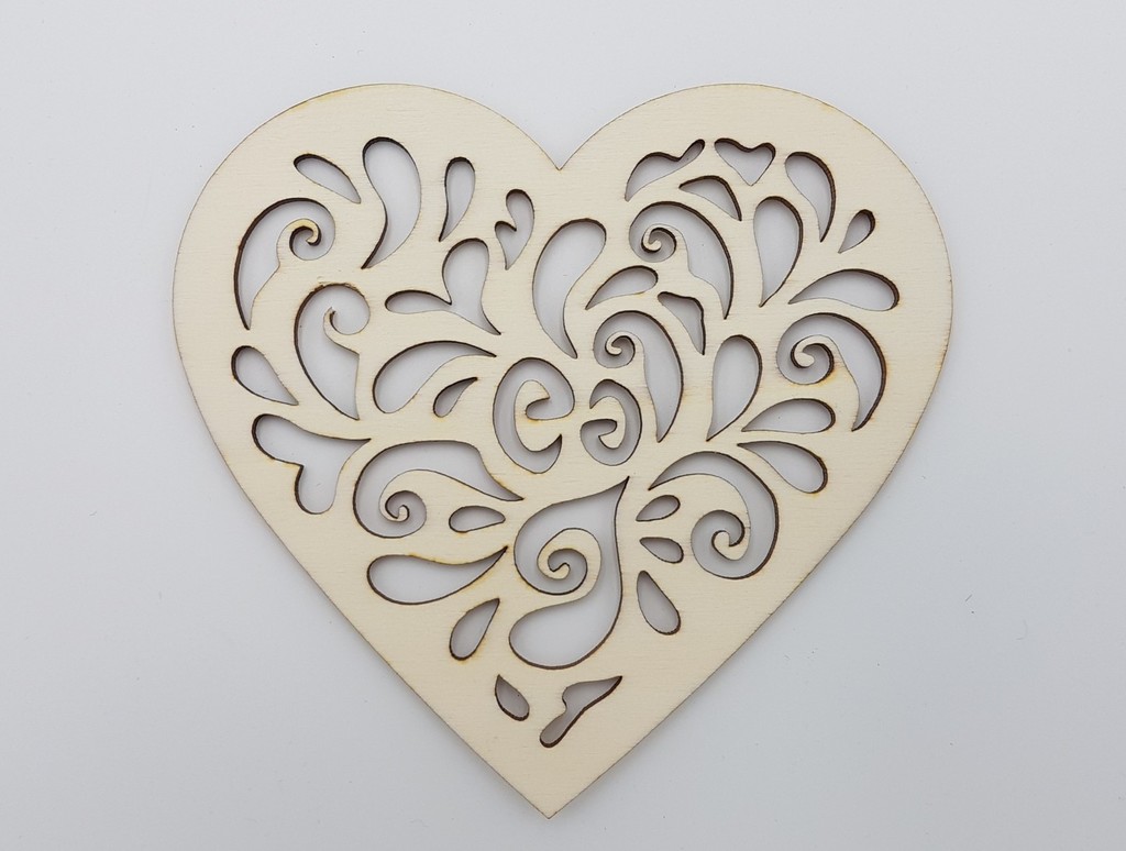 Dřevěné, řezané srdce