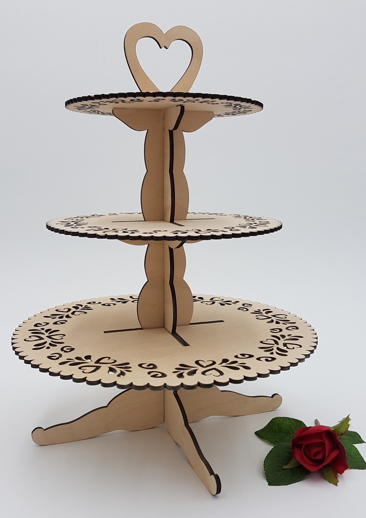 třípatrový, bukový stojan na cukroví