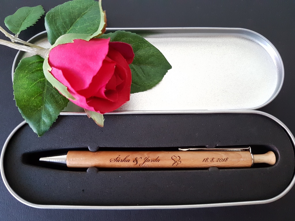 Dřevěná, gravírovaná svatební propiska 