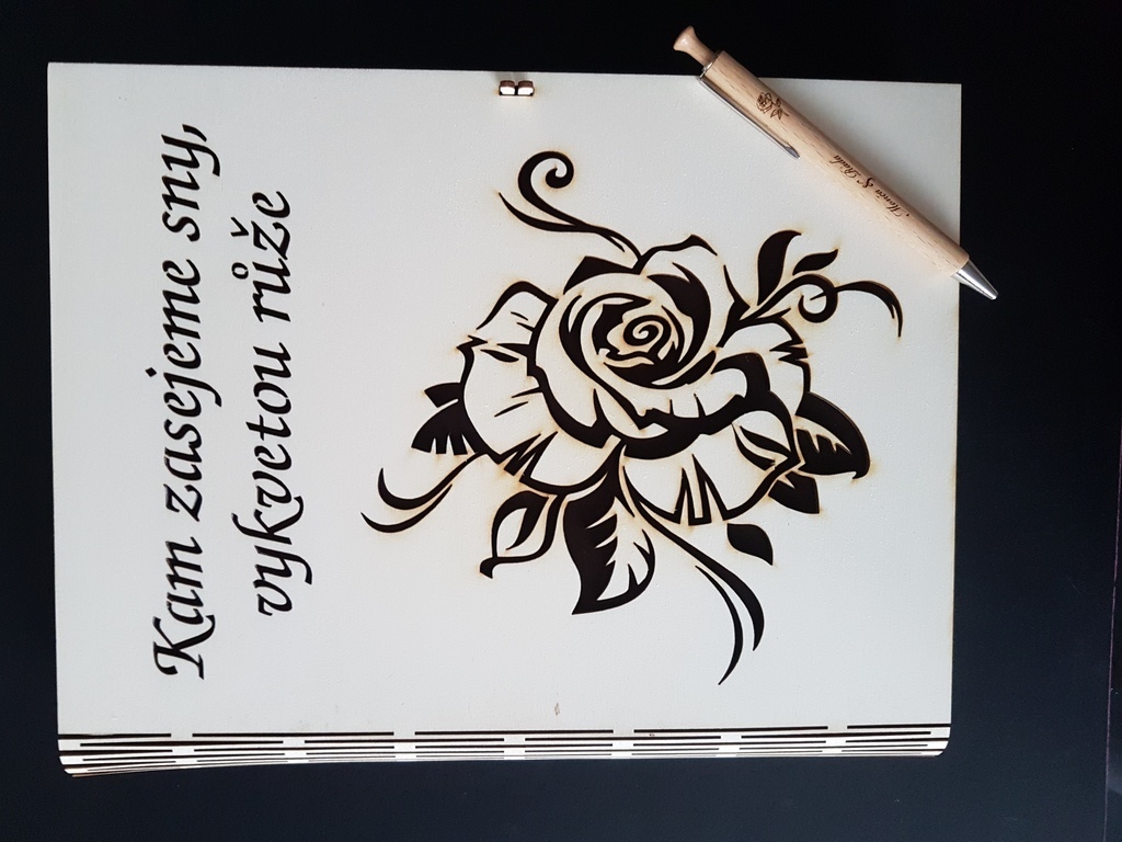 Dřevěná svatební kniha + dřevěné svatební pergameny s růží