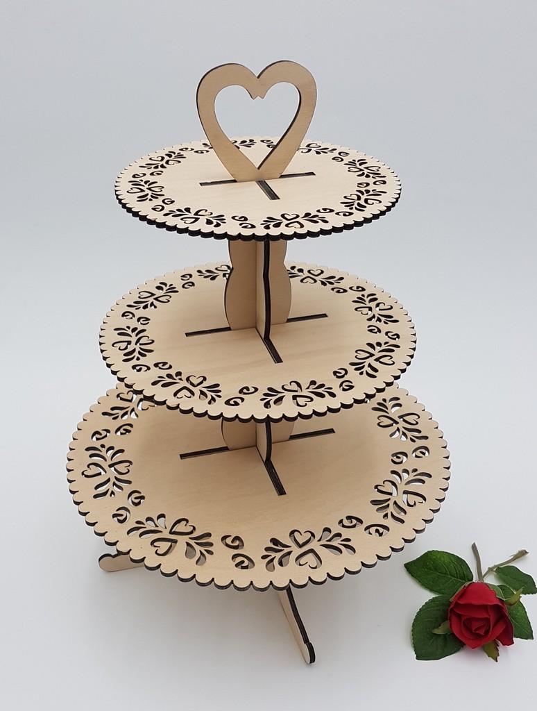 Dřevěný třípatrový, bukový stojan na cukroví